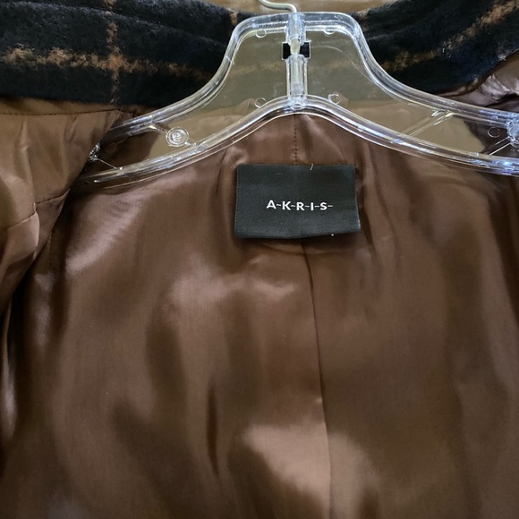 Akris.. size 36… 6… black/ camel
